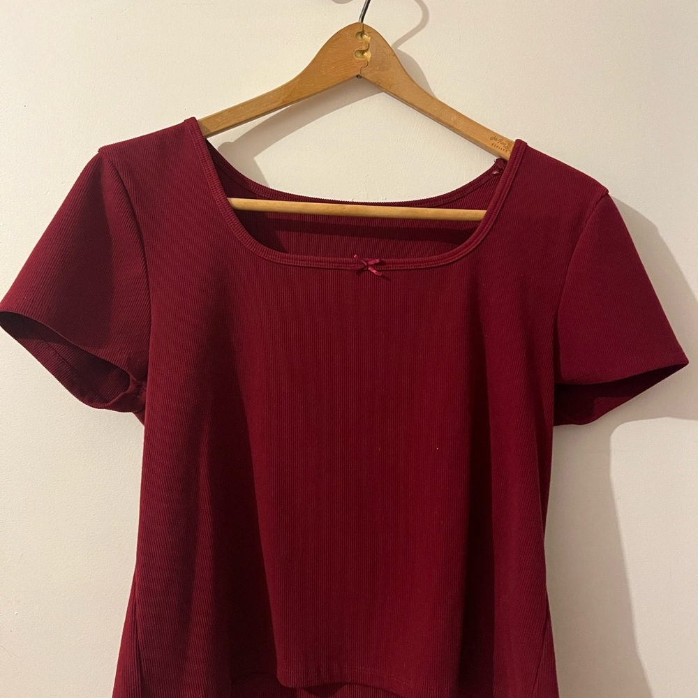 Cute ribbed red top with a little red bow